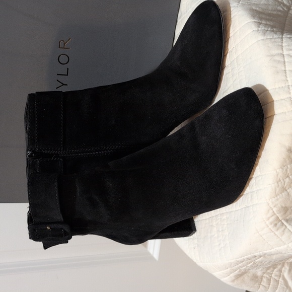 AT Nettie Buckle Heeled Bootie - Picture 3 of 14